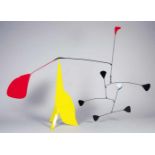 Alexander Calder. Ohne Titel.Bewegliches Metallobjekt. 68 : 100 cm. Ähnlich »Yellow Crinkle«. -