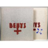Joseph Beuys. Fingernagelabdruck aus gehärteter Butter.Multiple (Butter/Wachs in Plastikdose, auf