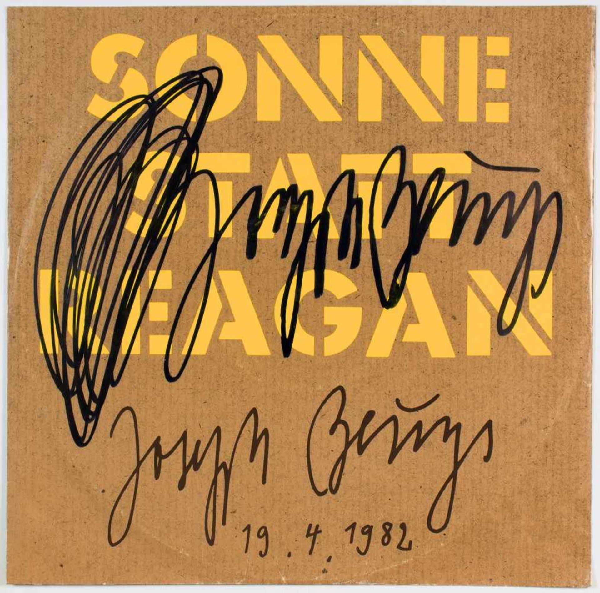 Joseph Beuys. Sonne statt Reagan. Schallplatte mit Cover. 1982. 30,3 : 30,7 cm. Signiert. Label: