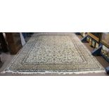 Persian Kashan carpet, 12' x 16'10"