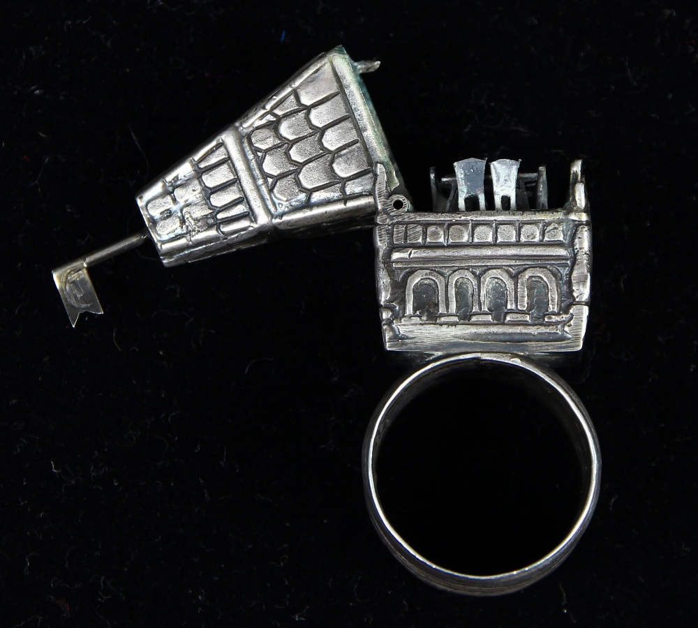Continental silver symbolic Judaic wedding ring, the decorated band surmounted by a small pointed - Image 3 of 4