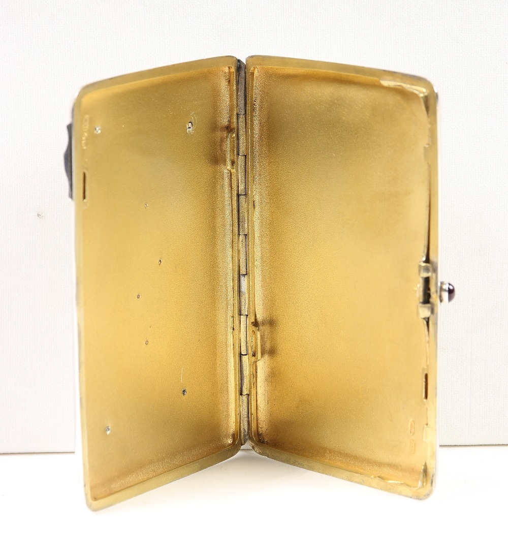 Russian sterling silver cigarette case, having a rectangular form, front having each corner - Image 3 of 5