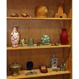 (lot of 19) Three shelves of Asian decorative items, including Chinese ox blood glazed vase, famille