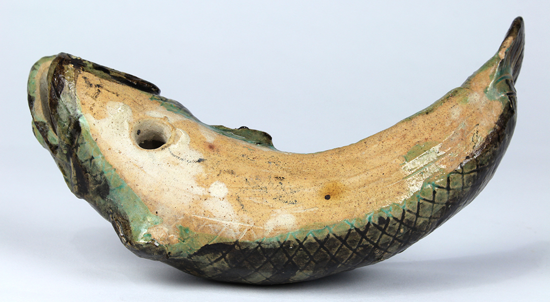 Japanese glazed ceramic wall vase, in the form on an eel, the body incised with a cross-hatch - Image 4 of 4