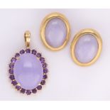 Jadeite, amethyst and 14k yellow gold jewelry suite Including 1) pendant-enhancer, featuring (1)