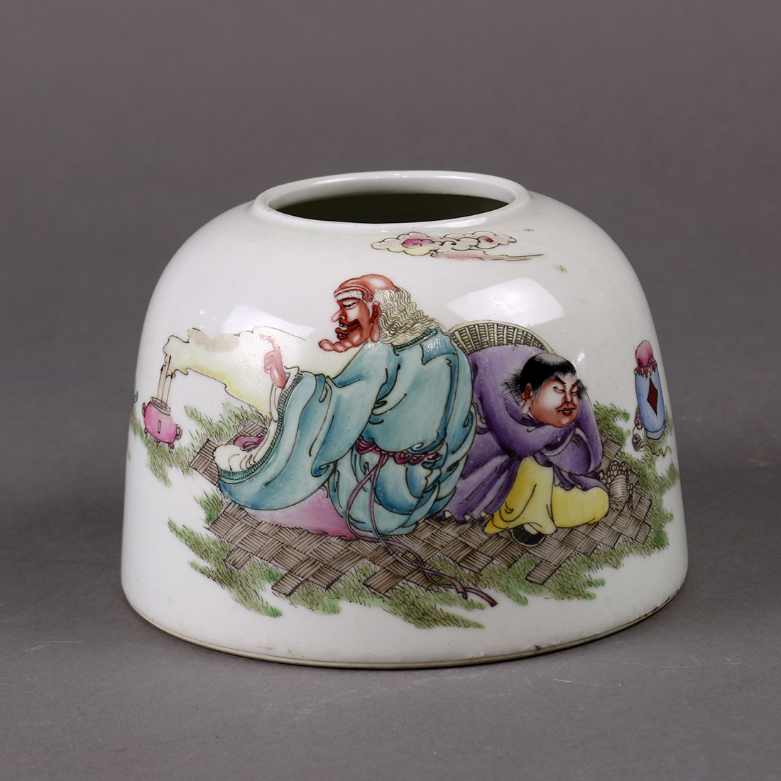 Chinese enameled porcelain brush coupe, of beehive form decorated with an elder along with an