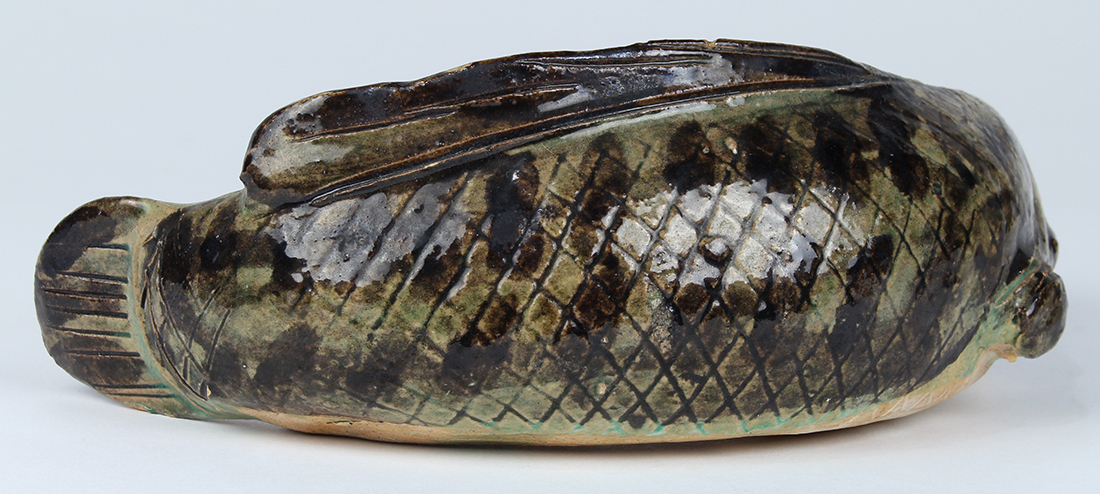 Japanese glazed ceramic wall vase, in the form on an eel, the body incised with a cross-hatch - Image 3 of 4