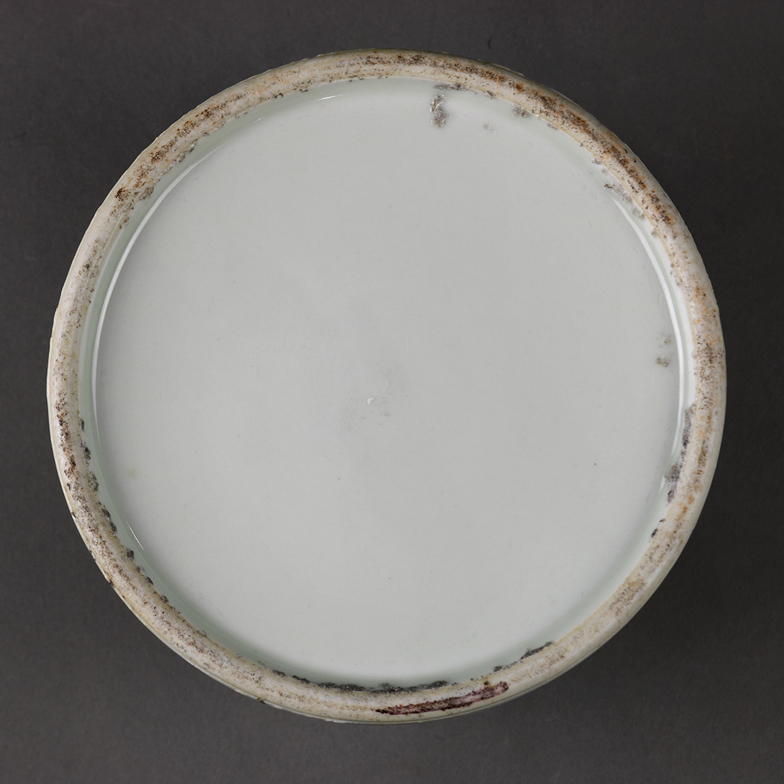 Chinese enameled porcelain brush coupe, of beehive form decorated with an elder along with an - Image 6 of 6