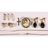 Collection of painted portrait, cultured pearl and yellow gold jewelry Including 1) Victorian