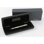 Parker fountain pen, having a white marbleized resin body and 18k gold nib, with original box, pen