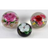 (lot of 3) Daniel Salazer for Lundberg Studios paperweight group, one decorated with a white lily,