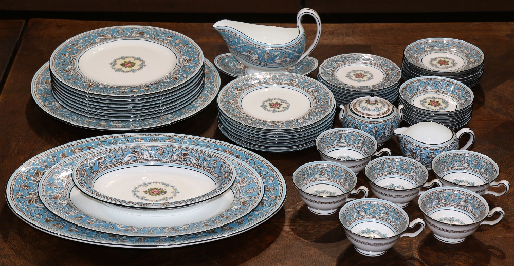 (lot of 52) Wedgwood table service in the "Florentine" pattern, consisting of (8) dinner plates, - Image 2 of 5