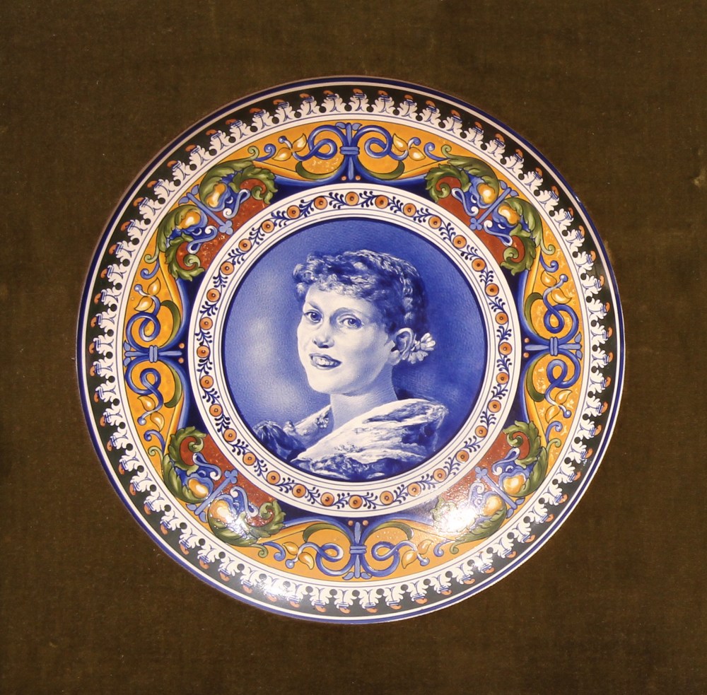 (lot of 2) Continental majolica cabinet plates, each centered with a portrait, one depicting a - Image 2 of 6