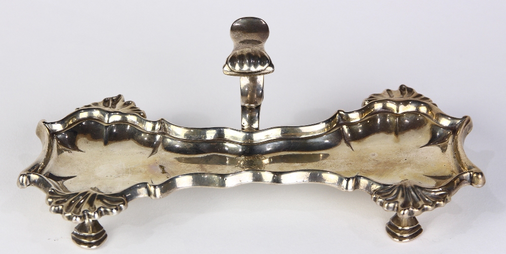 George II silver snuffer tray, London 1755, by G. Boother, the shaped tray surmounted with - Image 2 of 5