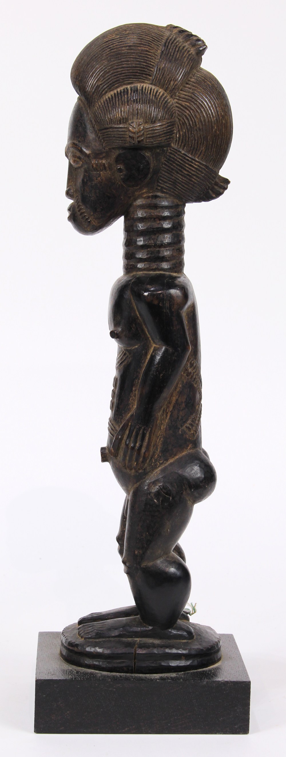 Baule Cote d'Ivorie standing male figure, finely and sensitively carved of blackened wood, with a - Image 3 of 5