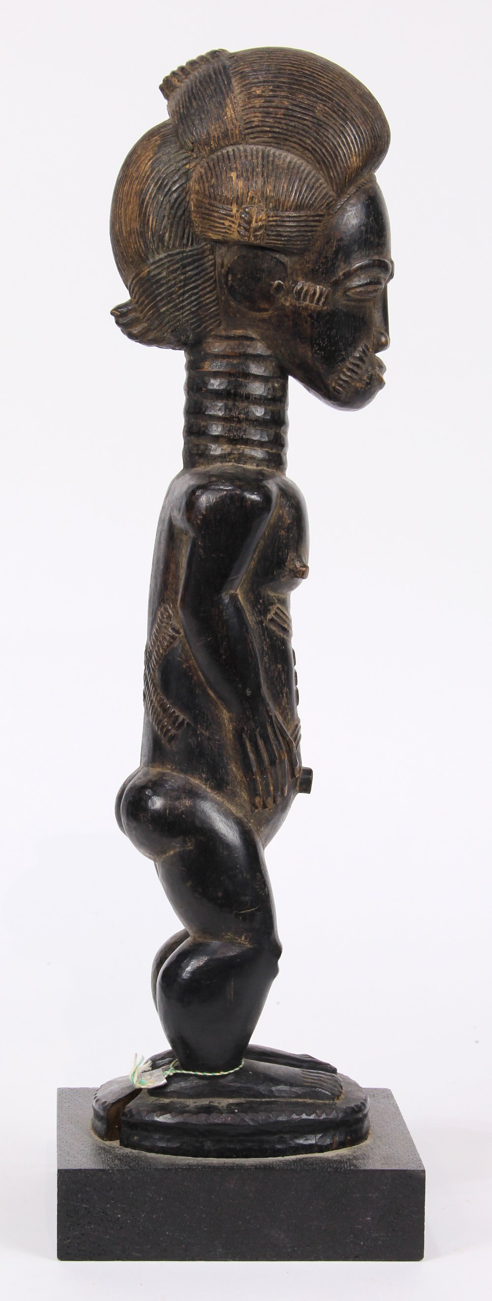 Baule Cote d'Ivorie standing male figure, finely and sensitively carved of blackened wood, with a - Image 2 of 5