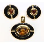 Amber, black onyx, 14k yellow gold and metal jewelry suite Including 1) pendant, centering (1)