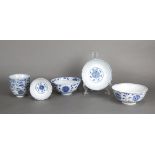 (lot of 9) Chinese underglaze blue porcelain, consisting of six tea bowls and three large bowls,