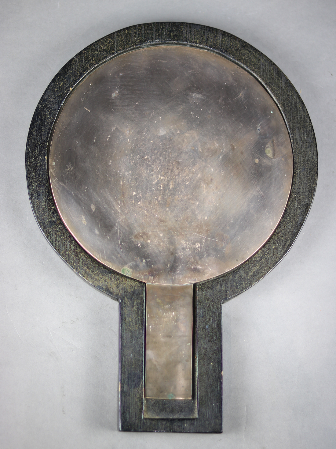 Japanese bronze mirror with wooden case, with a molded imperial 16-petal chrysanthemum crest, - Image 2 of 3