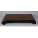 Japanese lacquered stand, rectangular surface on the scroll supports, mixed colors of red, brown and