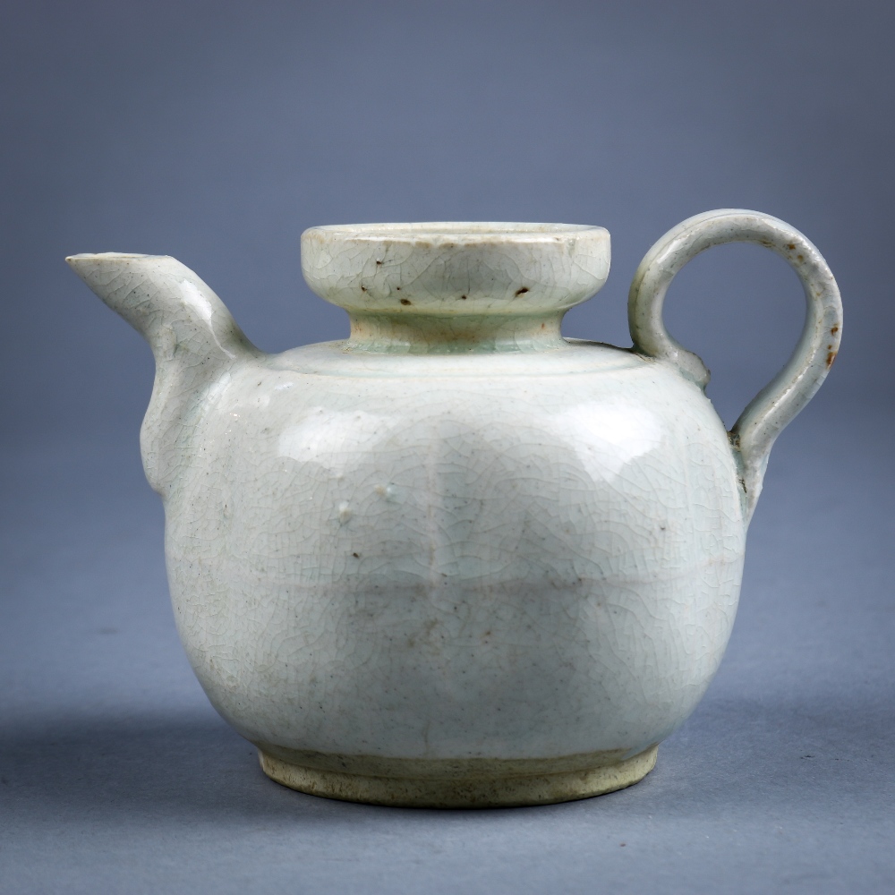 (lot of 3) Chinese qingbai glazed ceramics, consisting of one ewer, with a dish rim and short neck - Image 5 of 9