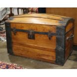 Barrel top steamer trunk, late 19th century, 18"h x 28.5"w x 16"d