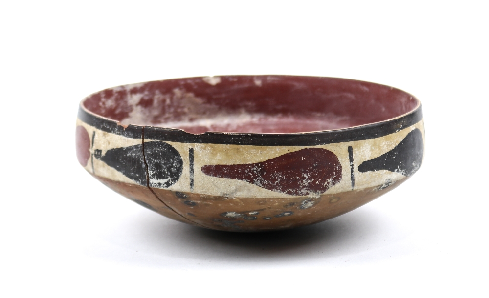 Nazca ceramic bowl, South Coastal Peru (200 B.C. - 650 A.D.), having black painted outlines, the - Image 2 of 4