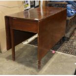 ﻿Mahogany drop leaf table