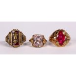 (Lot of 3) Synthetic sapphire, synthetic spinel and yellow gold rings Including 1) synthetic ruby
