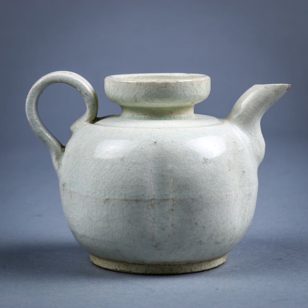 (lot of 3) Chinese qingbai glazed ceramics, consisting of one ewer, with a dish rim and short neck - Image 6 of 9