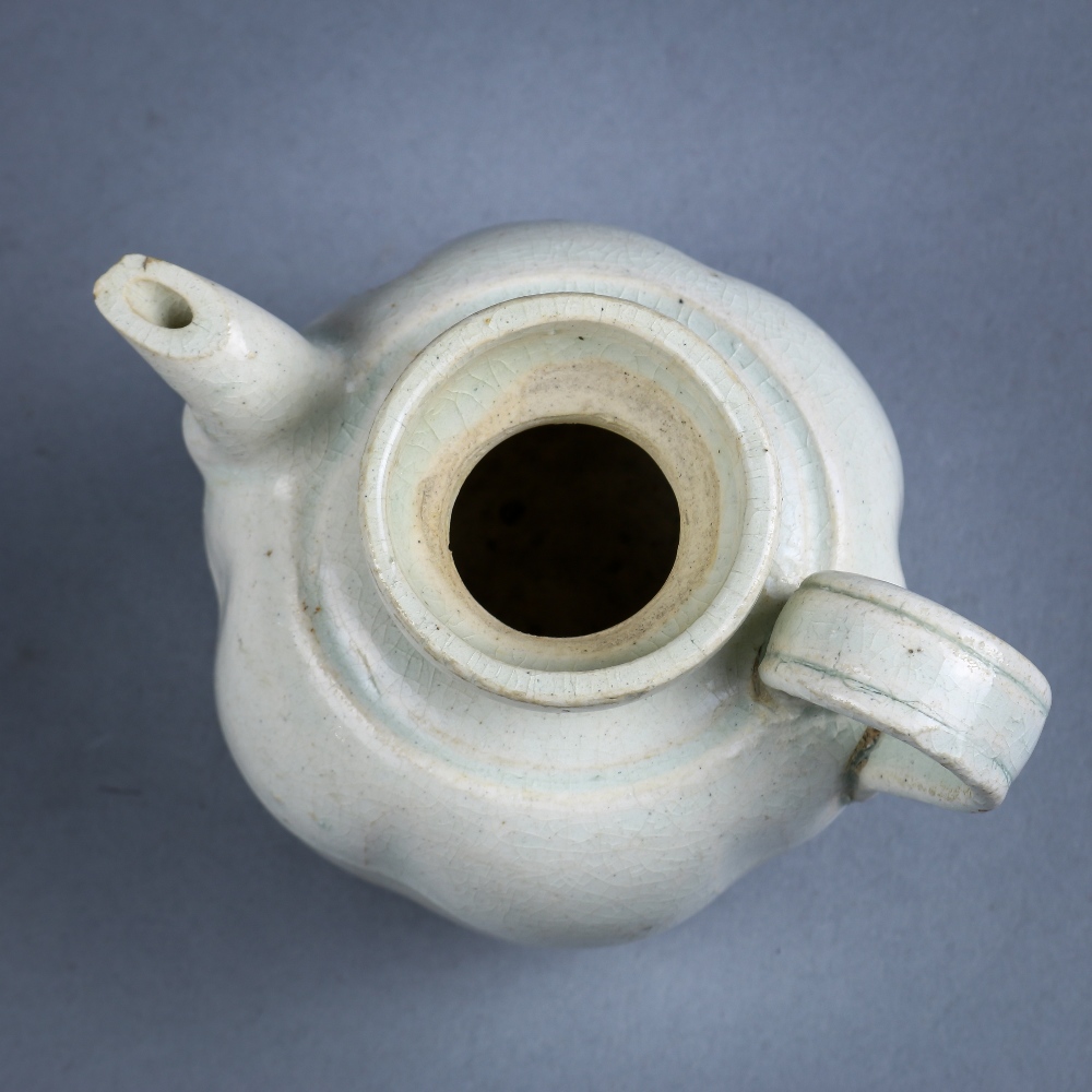 (lot of 3) Chinese qingbai glazed ceramics, consisting of one ewer, with a dish rim and short neck - Image 8 of 9