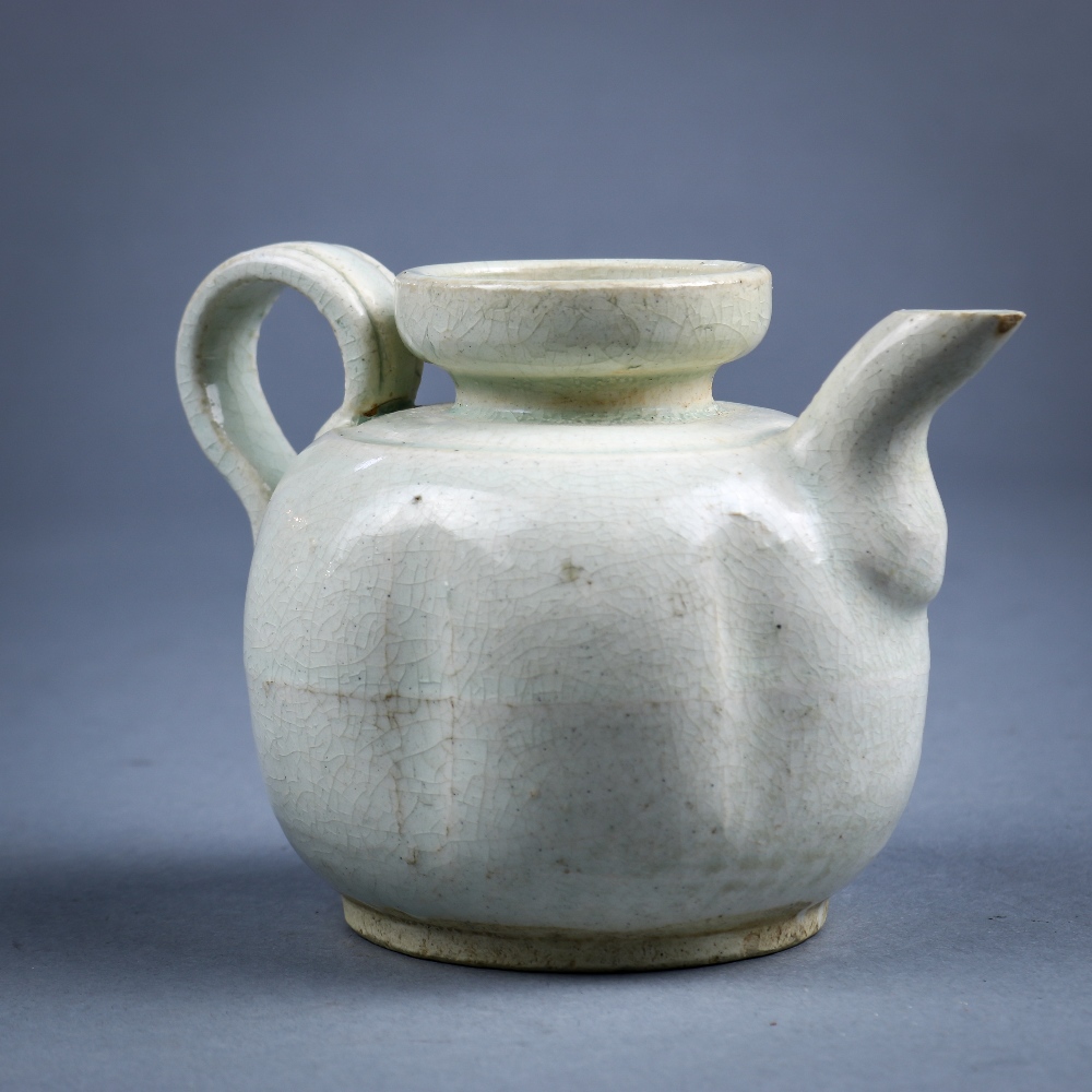 (lot of 3) Chinese qingbai glazed ceramics, consisting of one ewer, with a dish rim and short neck - Image 7 of 9