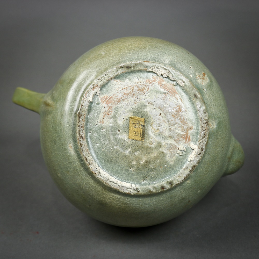 Korean celadon glazed ceramic teapot, the body of peach form incised with floral sprigs, topped by a - Image 6 of 6