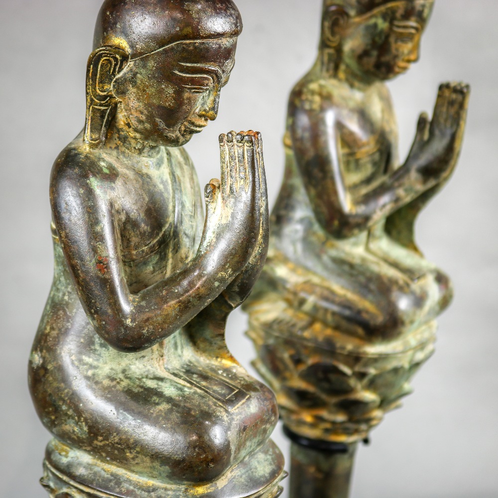 Pair of Thai bronze votive figures, each in anjali mudra seated in vajrasana on a lotus flower - Image 5 of 5