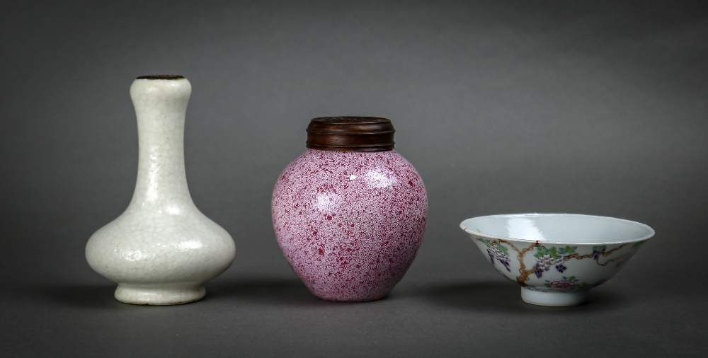 (lot of 3) Assorted Chinese porcelain: consisting of an inverted conical form cup, enameled with - Image 3 of 5