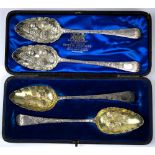 (lot of 4) Georgian sterling silver berry spoon group, consisting of (2) spoons, possibly dated