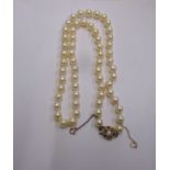 A vintage cultured pearl necklace with 9ct gold clasp