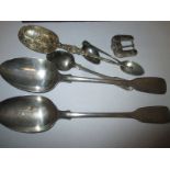 Silver items to include serving spoons, approx. weight 200g