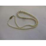 A graduated pearl necklace with a 9ct gold clasp