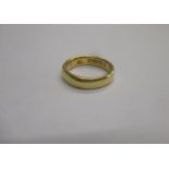 A 22ct gold wedding band, approx weight 6.7g