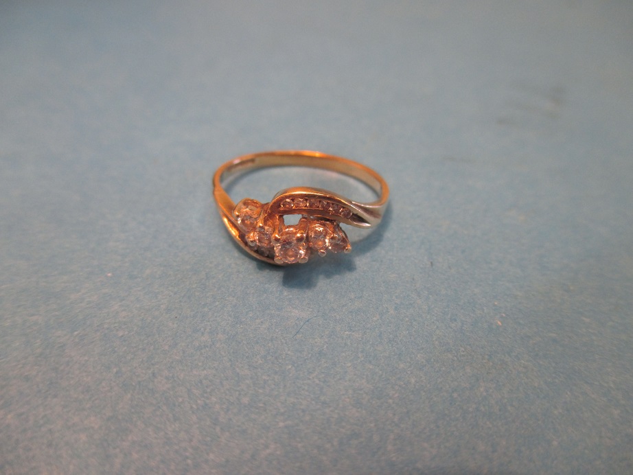 A 9ct gold and diamond ring