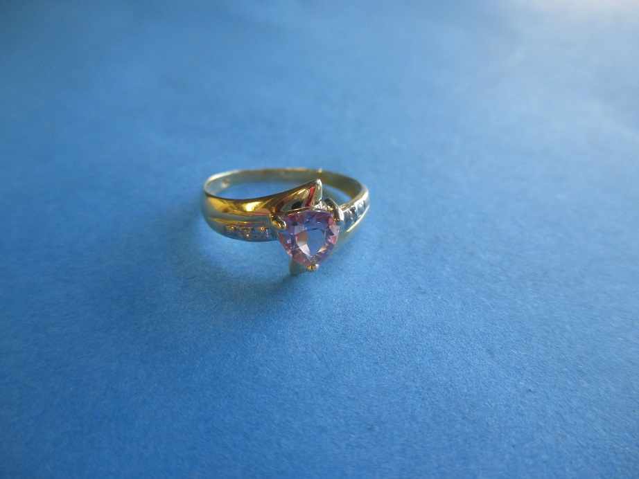 A 9ct yellow gold amethyst ring, approx. ring size O