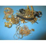 A quantity of mixed jewellery items to include at least 18g gold