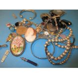 A quantity of costume jewellery to include silver items