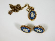 A Wedgwood jasperware 9ct gold mounted necklace &