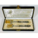 A boxed set of French silver cake servers