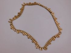 A 9ct gold ladies necklace