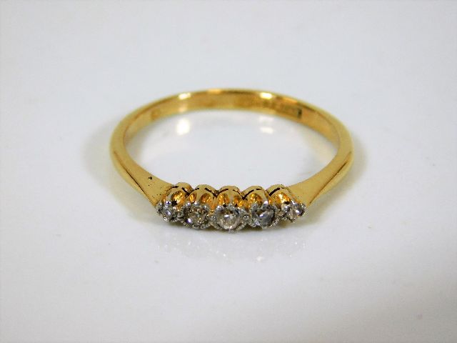 An 18ct gold five stone diamond ring 2.1g