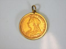 A Victorian full gold sovereign dated 1901 with 9c