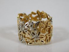 A white & yellow metal high carat ring 11.4g